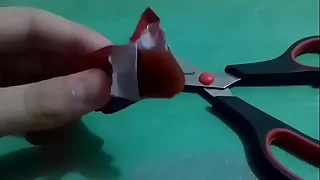 Novinho gay esperimentando picol&eacute; de sangue m&period; e esperma